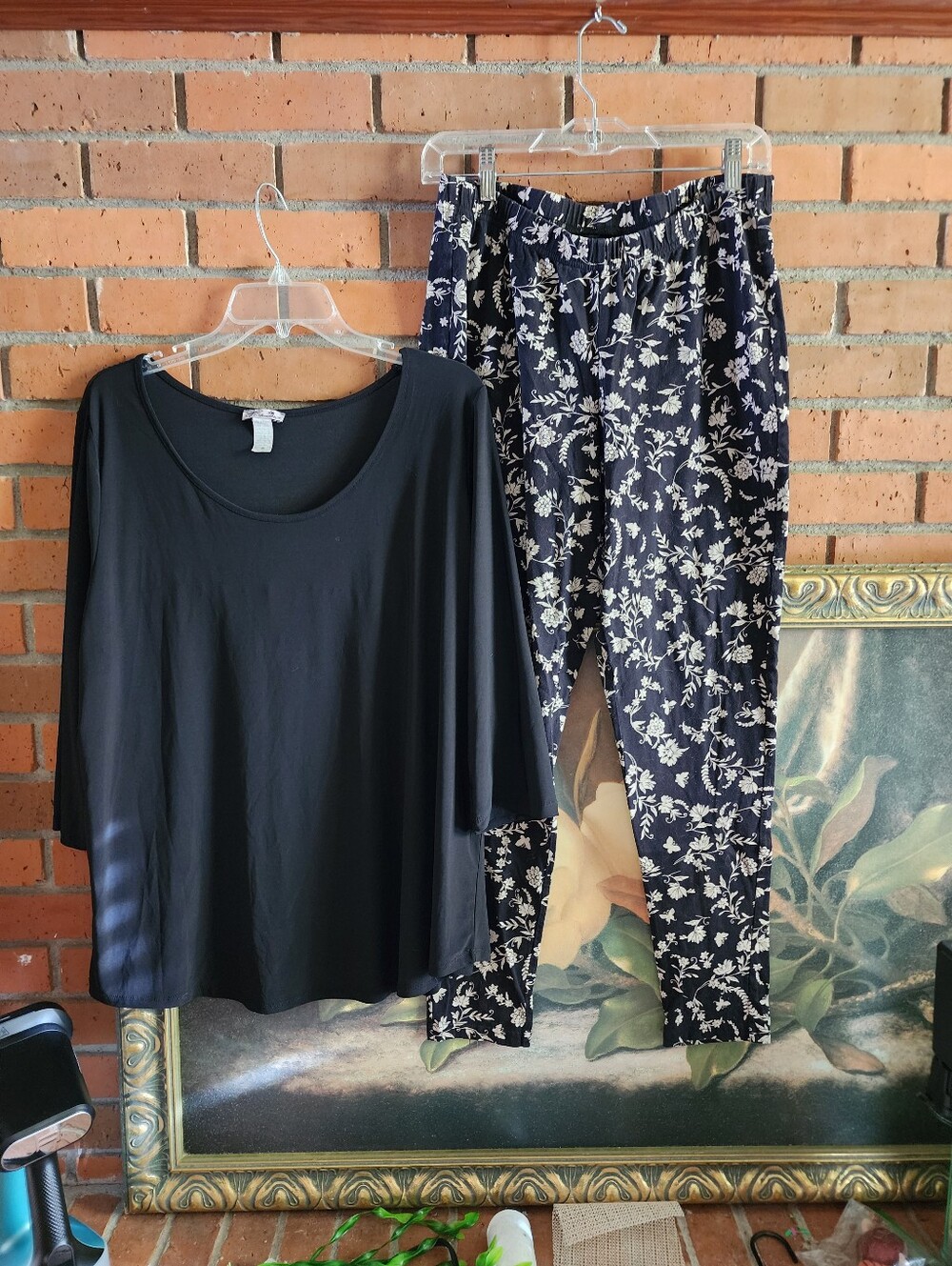 Torrid Size 2 Black and Gray Floral Leggings 28" Inseam & Top